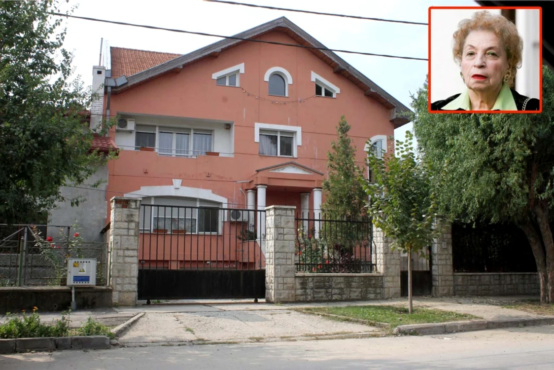 
    Mașina Paulei Iacob pare părăsităFoto: BLITZ  