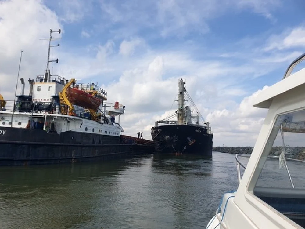 Două nave s-au ciocnit pe canalul Sulina