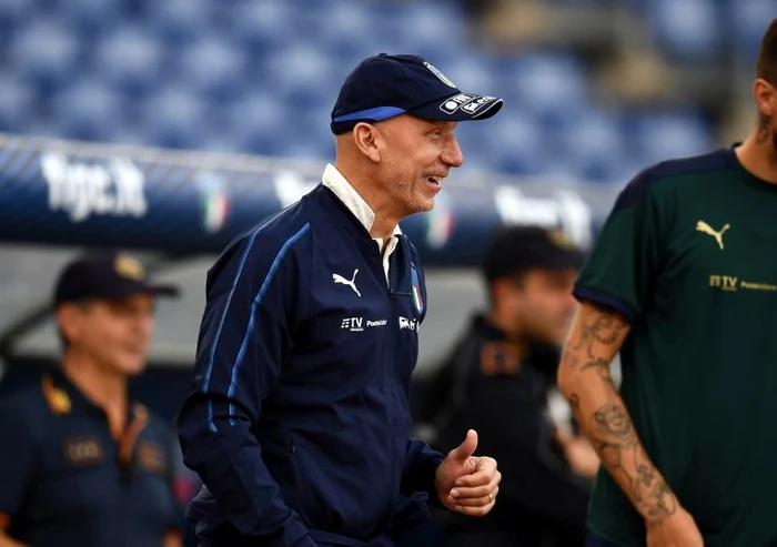 
    Gianluca Vialli nu și-a pierdut umorul în ciuda problemelorFOTO: Guliver/ Gettyimages  