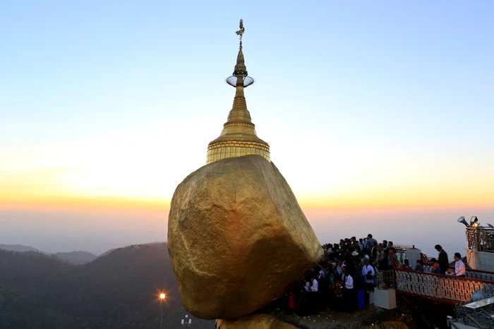 Tempul Golden Rock (Foto: Reuters)