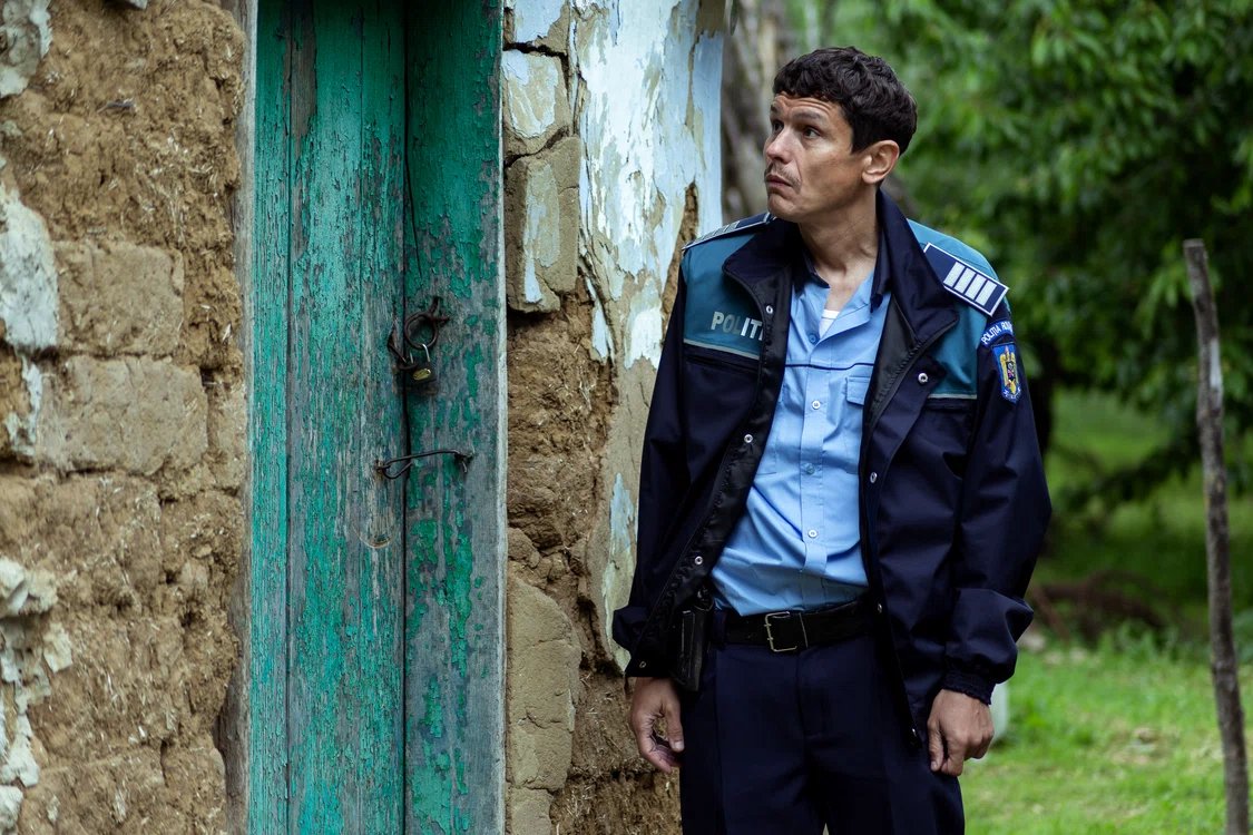 Iulian Postelnicu îl interpretează pe polițistul Ilie. FOTO: Ionuț Rusu 