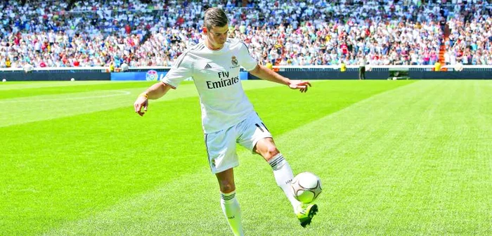 Gareth Bale, la prezentarea oficială pe Bernabeu. FOTO: Reuters