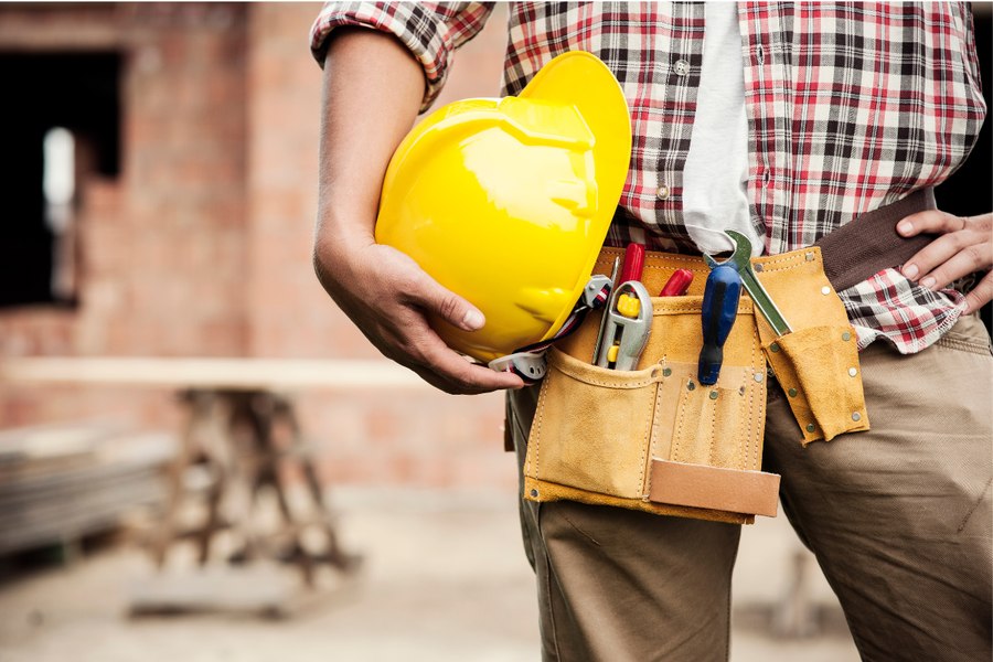 Un francez și-a demolat locuința pentru a alunga românii care o ocupau ilegal. „Nu mai aveam altă opțiune”