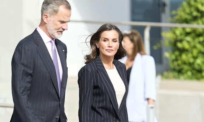 Regele Felipe și Regina Letizia pe aeroportul din Madrid, Profimedia (2) jpg