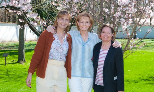 Margareta a României cu surorile Sofia și Maria Facebook jpg