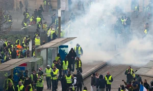 Manifestanţii din Franţa au purtat veste reflectorizante la proteste jpeg