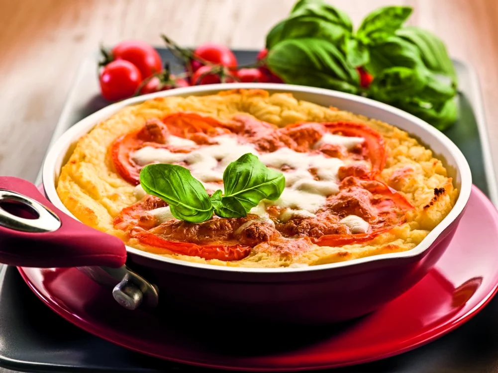 pizza cu carnati si aluat de cartofi jpeg