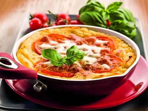 pizza cu carnati si aluat de cartofi jpeg