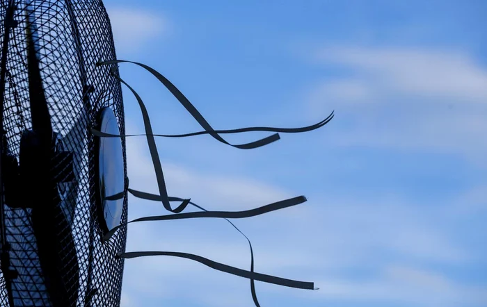 La ce riscuri te expui dacă dormi cu ventilatorul pornit Foto: Pixabay