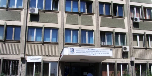 Un poliţist şi un consilier local din judeţul Vâlcea au intrat în atenţia ANI