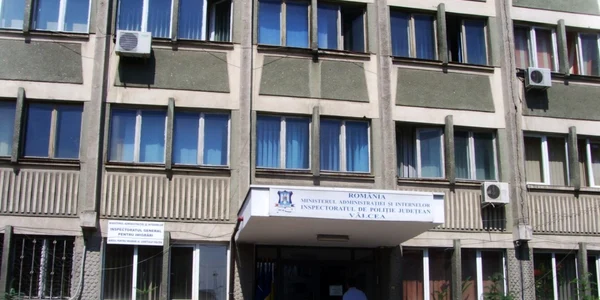 Un poliţist şi un consilier local din judeţul Vâlcea au intrat în atenţia ANI