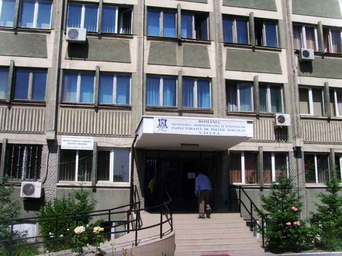 Poliţistul vâlcean trebuie să justifice aproape 43 000 de euro, venituri obţinute în perioada 2006-2010. Foto Adevărul. Arhivă