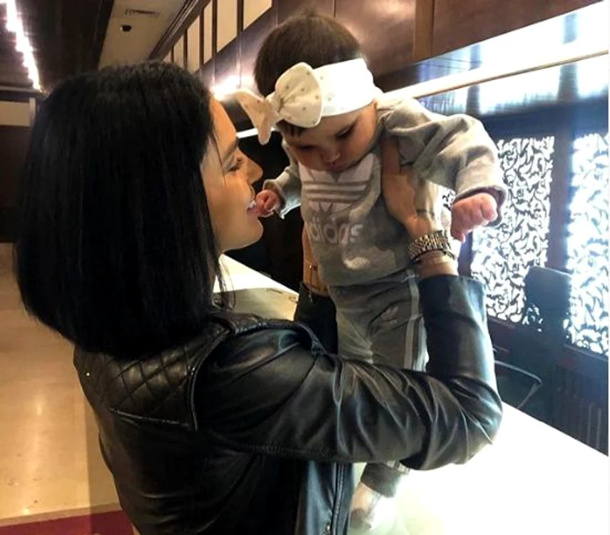 
    Adelina Pestrițu și fetița ei, Zenaida Foto: Instagram  