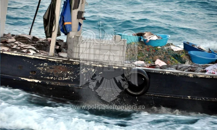 Pescador turcesc prins la braconat calcan în Marea Neagră Sursa foto Poliţia Frontieră