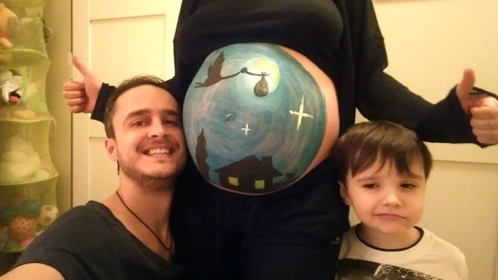 Șerban și Tedi au colaborat pentru a picta burtica Roxanei