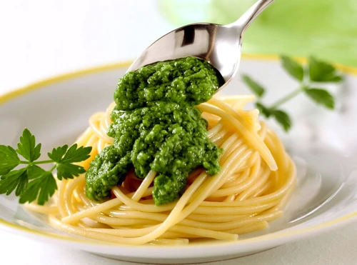 Spaghete cu sos pesto jpeg
