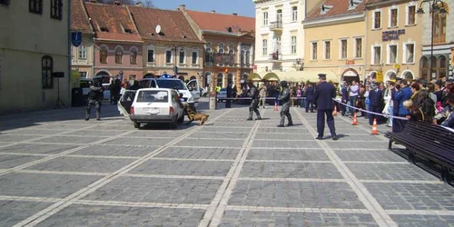 Demonstraţia mascaţilor i-a încântat pe braşoveni Foto. Flavia Cistian