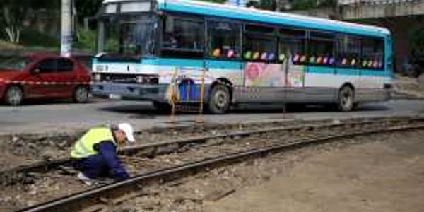 Astăzi, linia 25 de autobuze va circula între orele 21.30 - 23.00 (foto adevărul)
