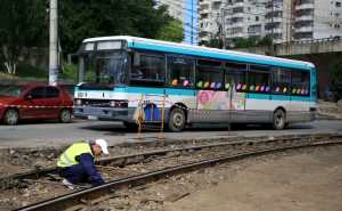 Astăzi, linia 25 de autobuze va circula între orele 21.30 - 23.00 (foto adevărul)