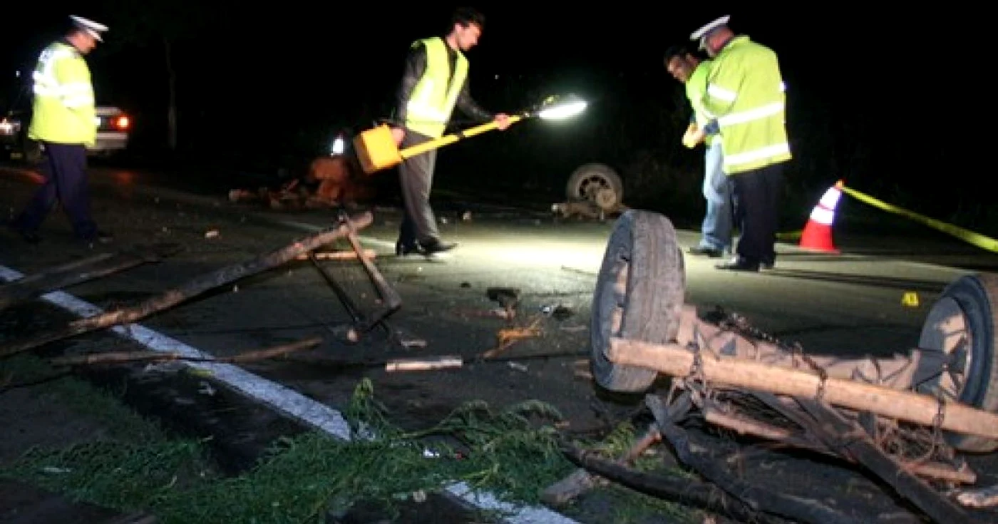 Două persoane au ajuns cu răni grave la spital, în urma accidentului de la Slănic (foto: arhivă)