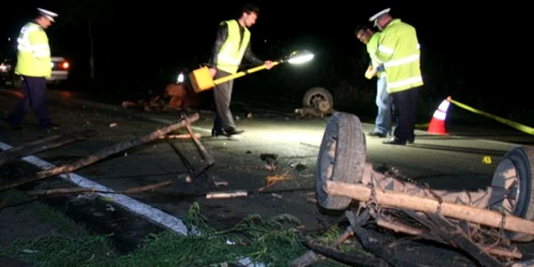 Două persoane au ajuns cu răni grave la spital, în urma accidentului de la Slănic (foto: arhivă)