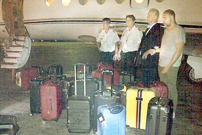 Acestea sunt valizele  cu cocaină  confiscate de poliţişti