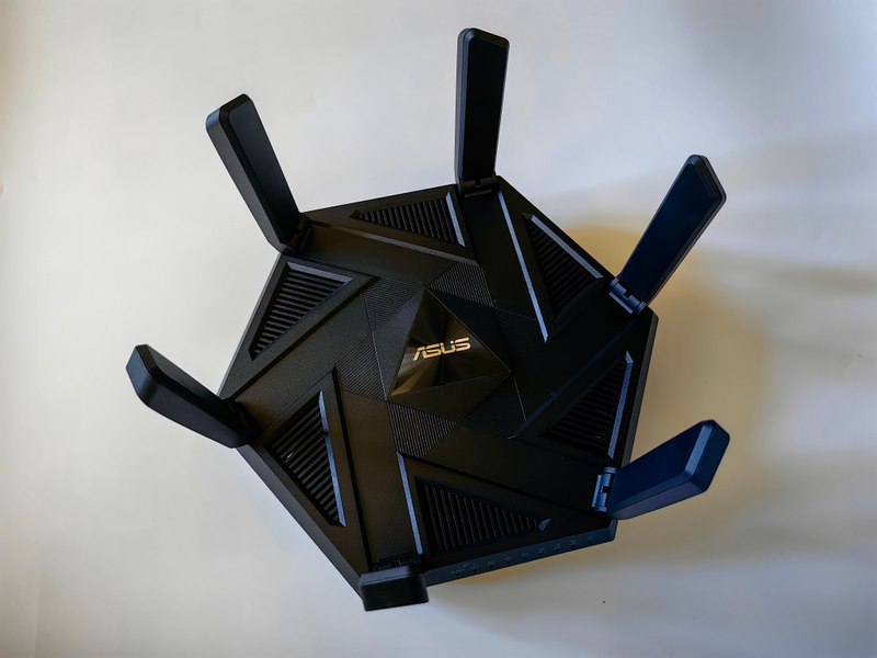 Asus AXE7800 Tri-band WiFi 6E, router de gaming cu viteză ca pe fir [TECH REVIEW]