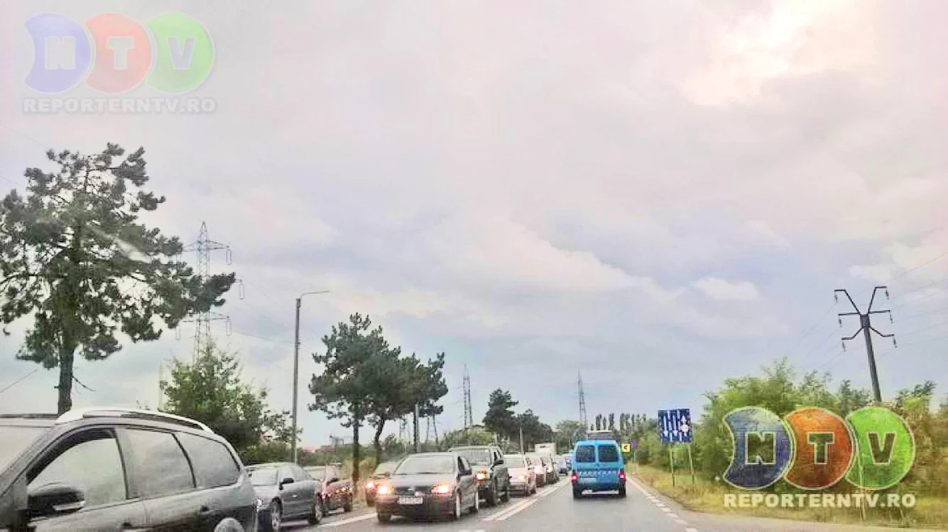 Dezamăgiţi de vremea  rea, turiştii au plecat  spre case