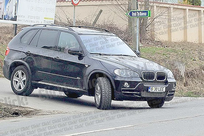 Andreea Marin a primit maşina de la fostul soţ cu tot cu brelocul în formă de inimioară (Fotografii: Mihai Ionesu)