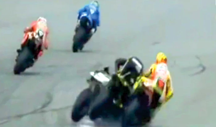 Românul s-a dezechilibrat şi a fost călcat pe cap de un alt concurent