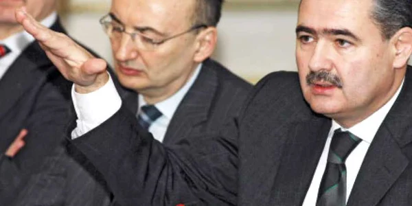 Reprezentantul României la FMI, Mihai Tănăsescu (dreapta)