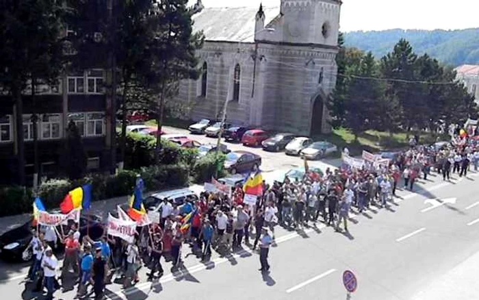 Sute de oameni au fost prezenţi la mitingul din Petroşani.