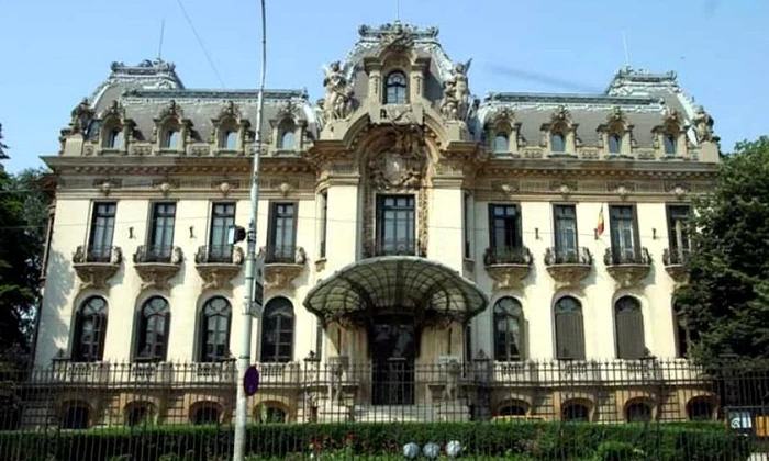 Statueta furată în aprilie din Muzeul Enescu din Capitală, recuperată jpeg