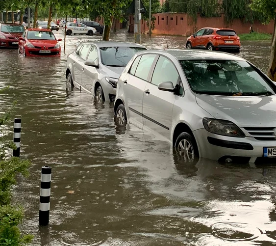 Bucureştiul, sub cod de furtună. FOTO: arhivă
