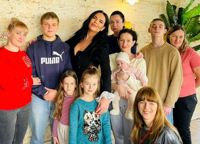 Ioana Năstase a luat în grijă 11 refugiaţi