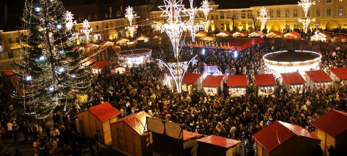 
    Târgul de Crăciun din Capitală este vizitat de foarte multă lume, astfel că sunt necesare restricții de circulație  