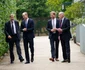 Rupert Gavin, director al Historic Royal Palaces, și Jamie Lowther‑Pinkerton, dreapta, fostul secretar regal privat, cu Prințul William și Prințul Harry în 2021. FOTO: Getty Images