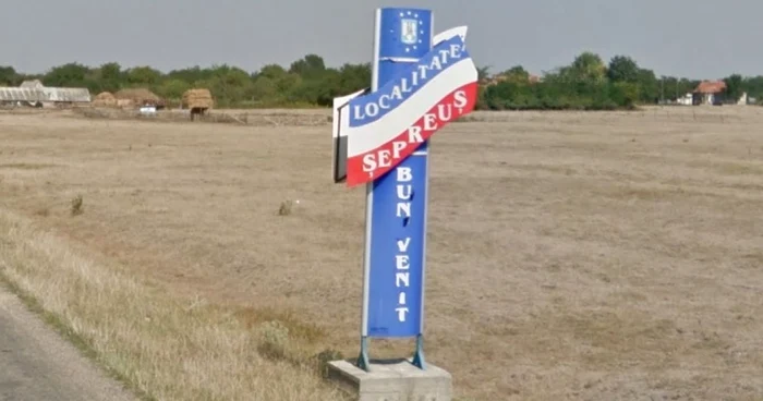 Localitatea se află la o distanţă de 63 Km faţă de municipiul Arad