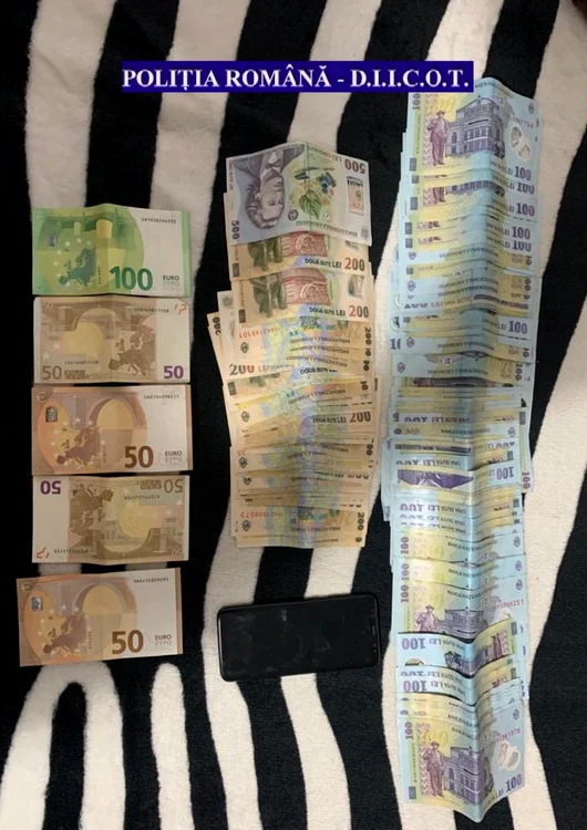 Banii găsiţi la percheziţii