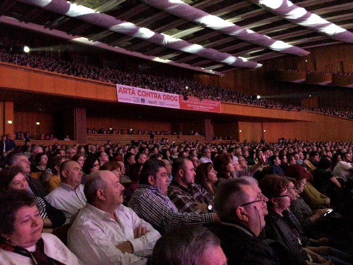 Sala unde se desfăşoară Halloween Charity Ball