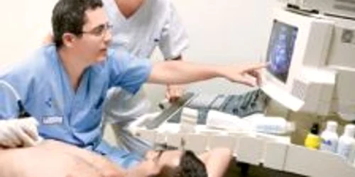 Ecografia pune diagnostic  de steatoză în cazul în care  ficatul are 15-20 la sută  grăsimi în compoziţie