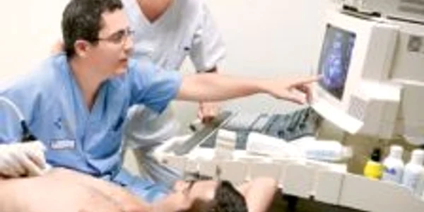 Ecografia pune diagnostic  de steatoză în cazul în care  ficatul are 15-20 la sută  grăsimi în compoziţie