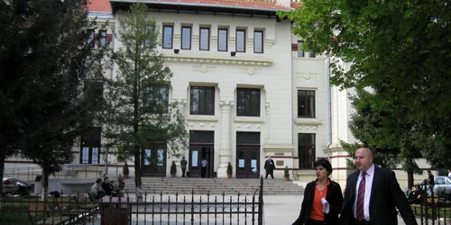 Comisarii Protecţiei Consumatorului se judecă cu băncile pentru îndreptarea contractelor de credite