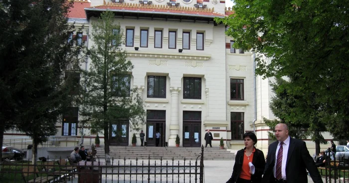Comisarii Protecţiei Consumatorului se judecă cu băncile pentru îndreptarea contractelor de credite