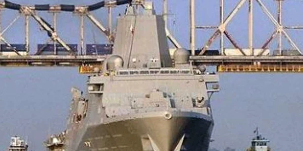 Rusia cumpără o navă de război de la Franţa