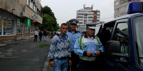 Polițiștii vor distribui materiale informative