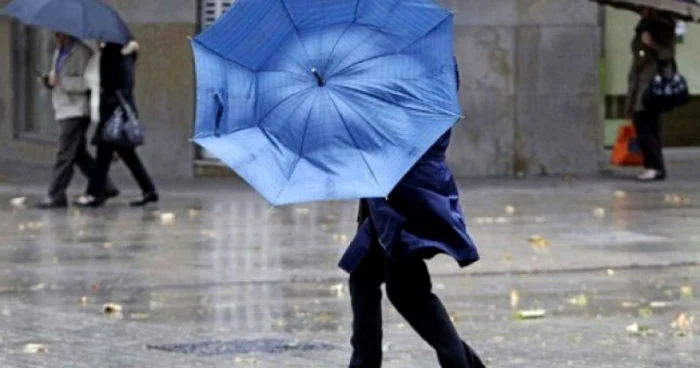 Mai multe judeţe din ţară se află sub incidenţa codului galben de vânt FOTO Adevărul