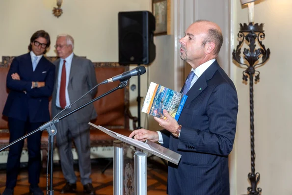 Alfredo M. Durante Mangoni, la lansarea Ghidului de Afaceri, „Diplomația Creșterii Economice: Destinația România”, conceput pentru a oferi antreprenorilor italieni informații privind oportunitățile de dezvoltare și investiții în România