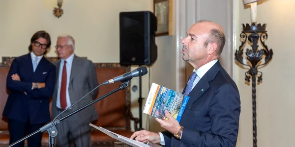 Alfredo M. Durante Mangoni, la lansarea Ghidului de Afaceri, „Diplomația Creșterii Economice: Destinația România”, conceput pentru a oferi antreprenorilor italieni informații privind oportunitățile de dezvoltare și investiții în România