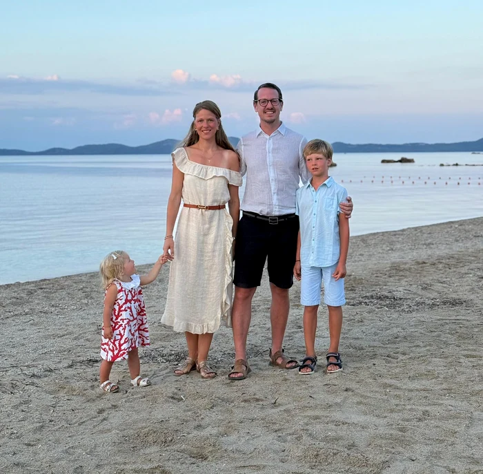 Prințul Filip și Prințesa Danica ai Serbiei în vacanță cu copiii lor, Stefan și Marija, la Muntele Athos   Casa Regală sârbă (8) jpg